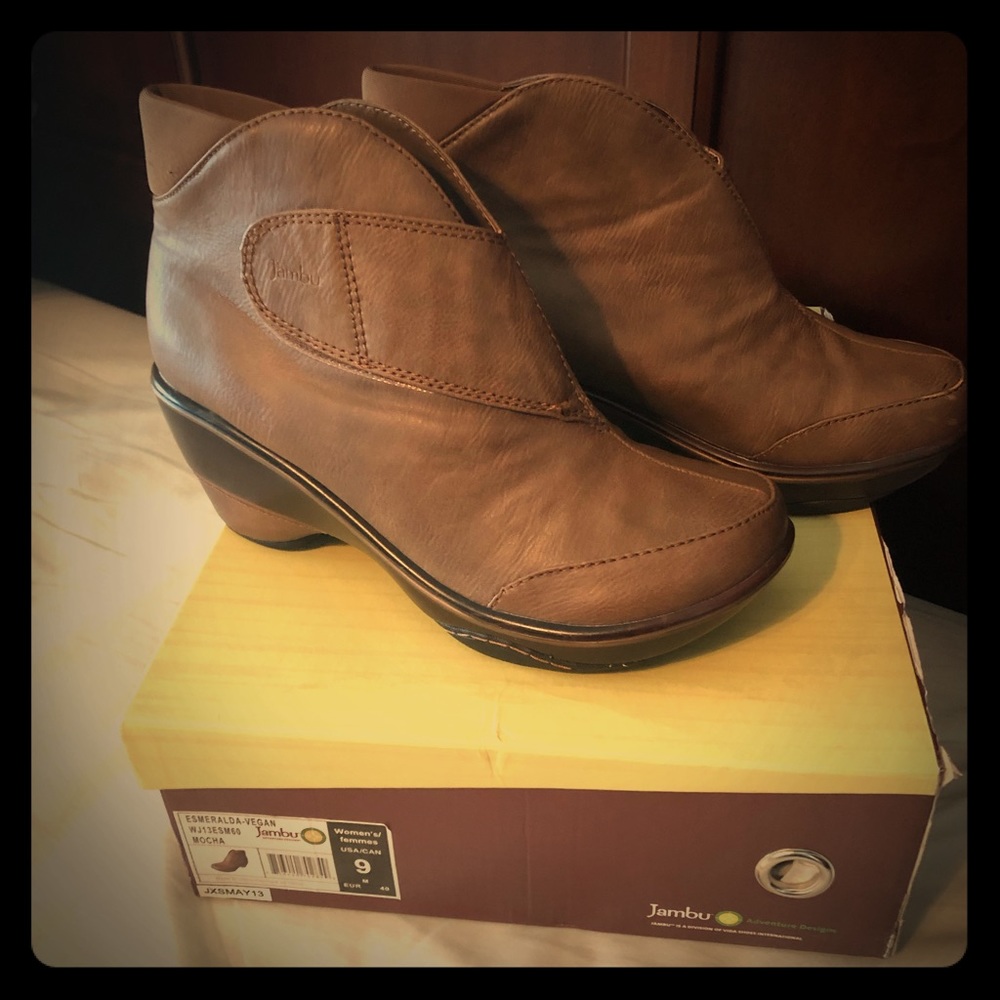 Jambu brand new booties!!